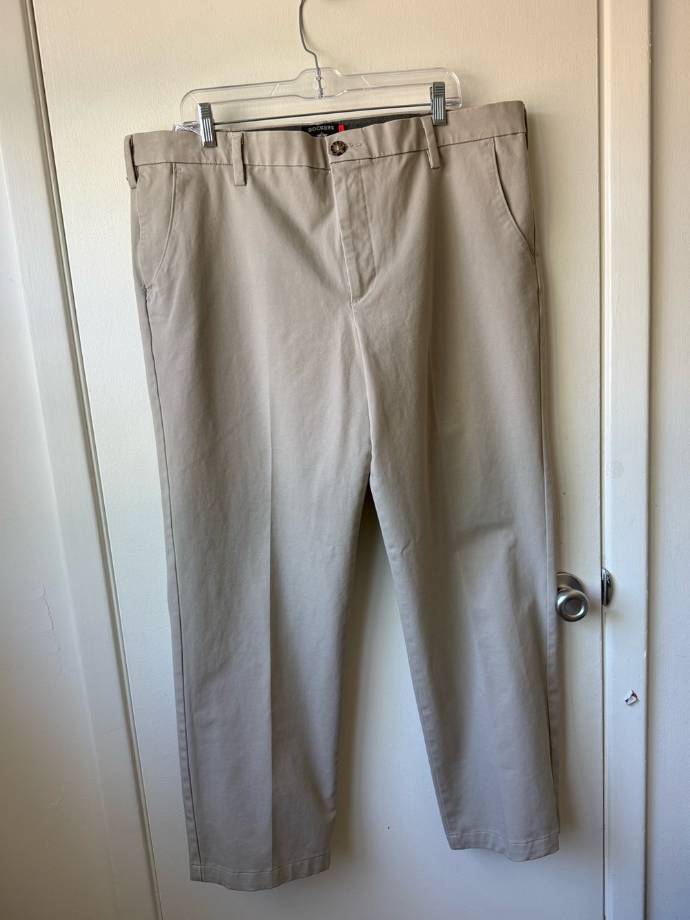 Dockers Khaki Workday Smart 360 flex Men's Classic fit Chino Pants - Beige